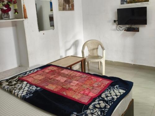 Televiisor ja/või meelelahutuskeskus majutusasutuses Hotel Abhinav Bishnoi Jaisalmer