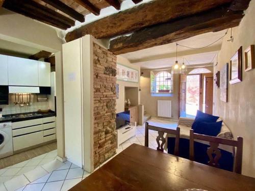 a kitchen and dining room with a wooden table in a room at L'Antica Nicchia - Centro Storico in San Gimignano