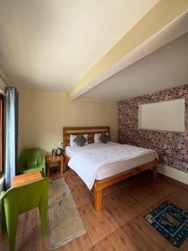 Postel nebo postele na pokoji v ubytování Chandra homestay kainchi dham