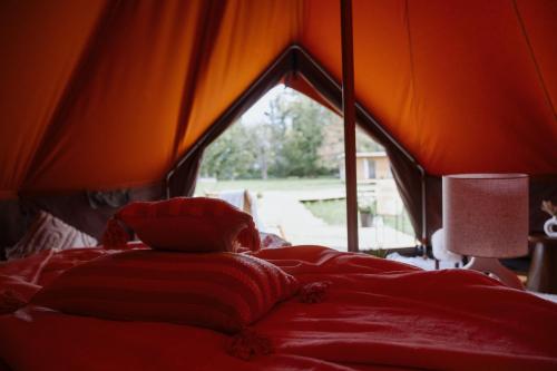 Ένα ή περισσότερα κρεβάτια σε δωμάτιο στο Glamping Chateau d'Hamont