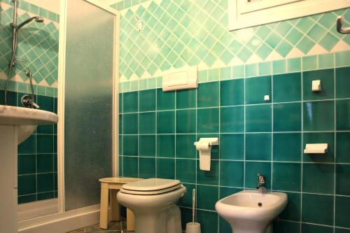 Et badeværelse på Perla Del Porto Apartments