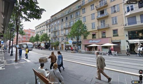 Central- walk to Massena & Beach