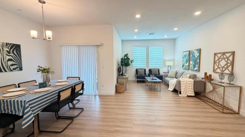 a living room with a table and a couch at Modern Luxury House 3B&4B House 30 mins DTLA in Baldwin Park