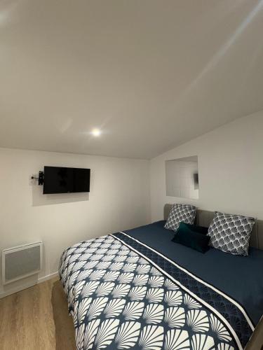 Postel nebo postele na pokoji v ubytování Zen Room avec jacuzzi extérieur