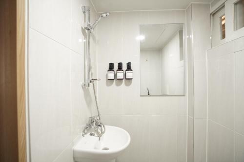 Ένα μπάνιο στο stay105행궁