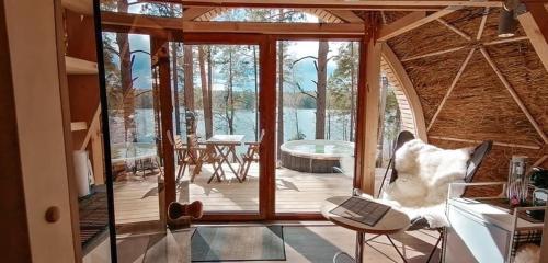 Khu vực ghế ngồi tại Lakajų Resort