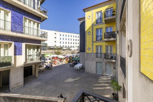 Cardosas Square Living