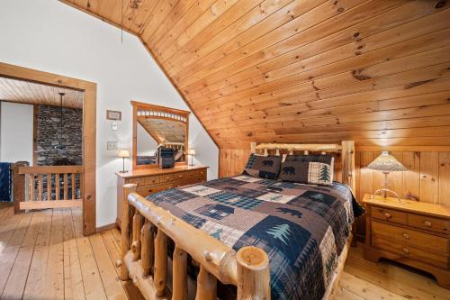 a bedroom with a bed and a wooden ceiling at Mountain Masterpeace in Banner Elk
