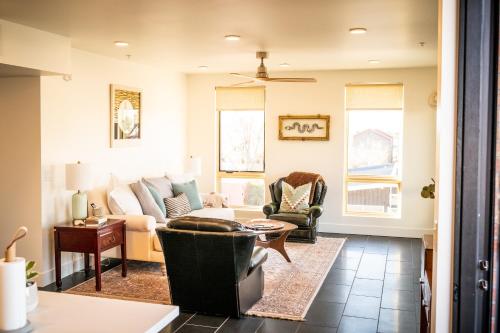a living room with a couch and chairs at Shorehouse Hotel in Buena Vista
