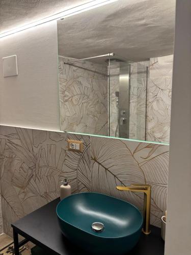 Ένα μπάνιο στο Bellini Palace