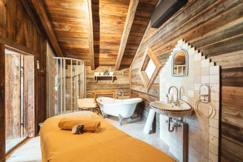 Ένα μπάνιο στο Residence Iris