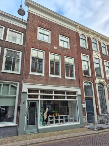 a brick building with windows and a storefront at Steeg 8 A en B in Dordrecht