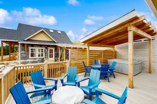 a deck with blue chairs and a table at Pacific Perch in Depoe Bay