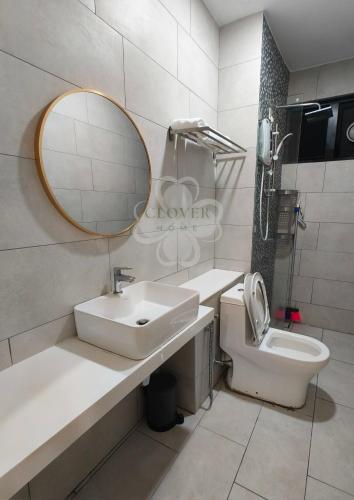 Koupelna v ubytování The Shore Studio Balcony City View by Clover Home B23A