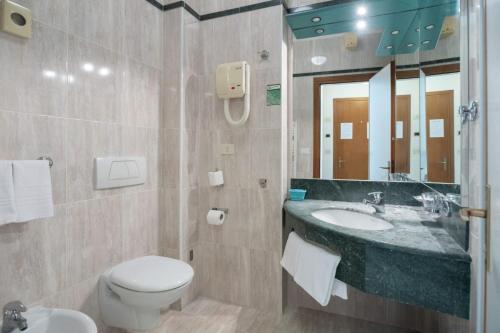 Ένα μπάνιο στο Hotel Caldin's