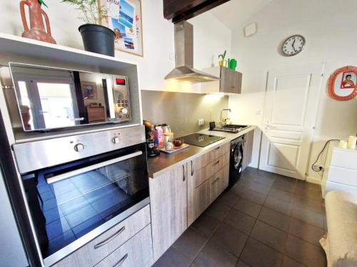 Köök või kööginurk majutusasutuses Appartement Business Lyon nord Gare & A6