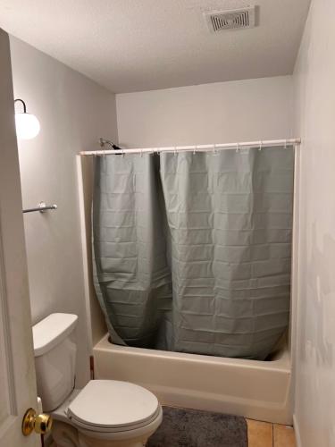 Ένα μπάνιο στο South Mountain Savings Room 2