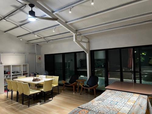 a room with a table and chairs and a kitchen at 哈娜家Villa 