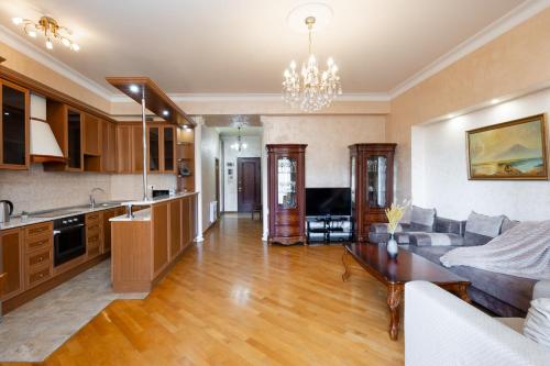 Aram street, 1 bedroom Modern apartment DI482