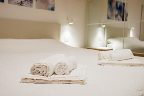 Postel nebo postele na pokoji v ubytování BGY Maison del Borgo 2