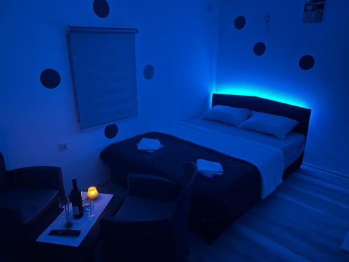 Ένα ή περισσότερα κρεβάτια σε δωμάτιο στο Avram019