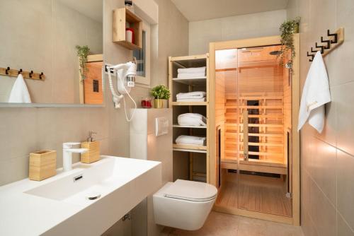 Koupelna v ubytování Villa Aurelia s bazenom i saunom- Gorski kotar