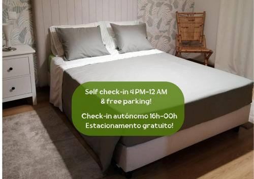 a bed in a bedroom with a green sticker on it at Suite - Recanto da Lima - com entrada independente in Setúbal