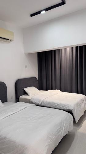 Una cama o camas en una habitación de Aurum Azure