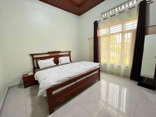 Ένα ή περισσότερα κρεβάτια σε δωμάτιο στο Kinigi Holiday Room