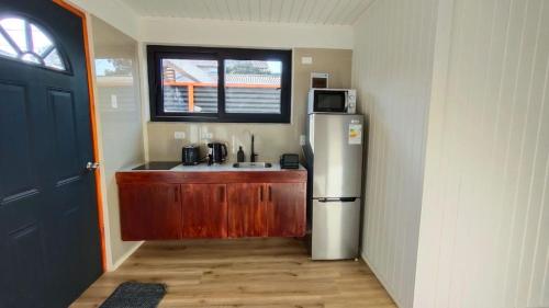 a small kitchen with a refrigerator and a sink at Motherhome in Melipilla