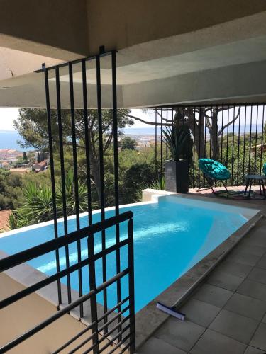 Piscina a Villa Bellevue o a prop