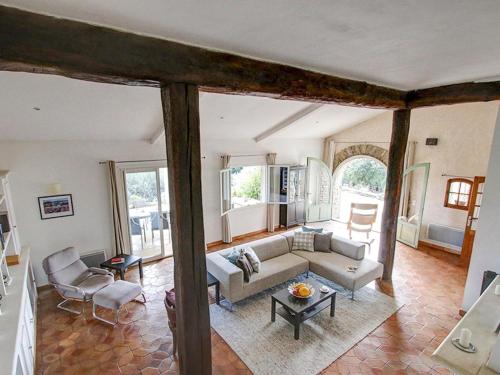 Χώρος καθιστικού στο La Rocaille