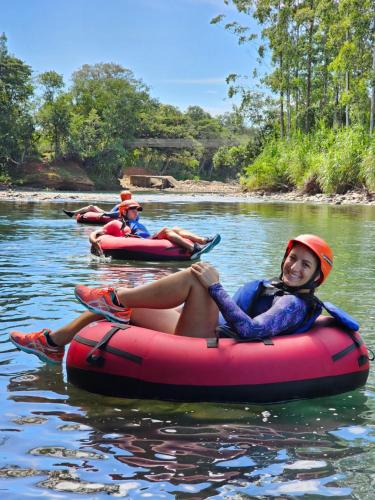 Επισκέπτες που μένουν στο Chalés Manacá dos Canyons