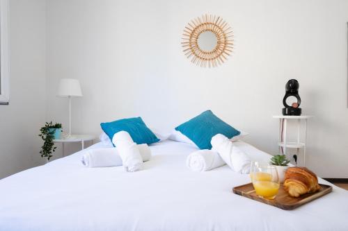 Ένα ή περισσότερα κρεβάτια σε δωμάτιο στο Néolia - Climatisé - Parking - Aix-Le Tholonet