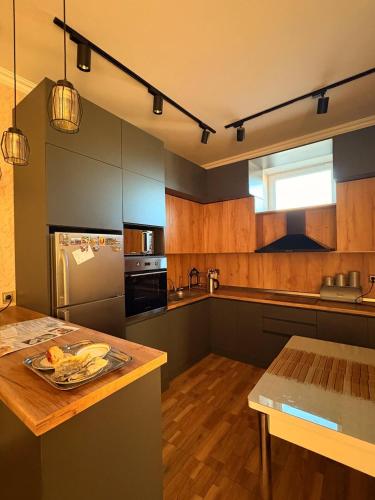 Kuchyň nebo kuchyňský kout v ubytování Free Pick Up apartment Near Baku Airport EXPO CENTER