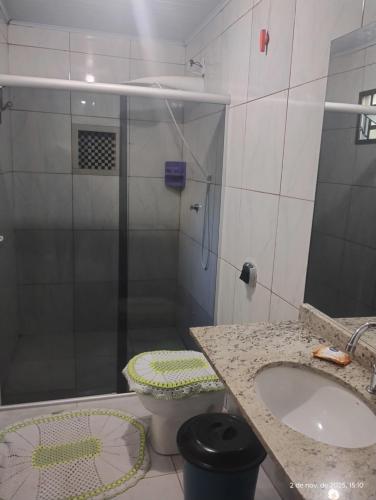 Et badeværelse på casa climatizada lateral da br