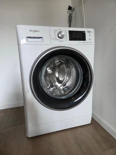 a white washer and dryer in a room at Natuurhuisje Hellendoorn in Haarle
