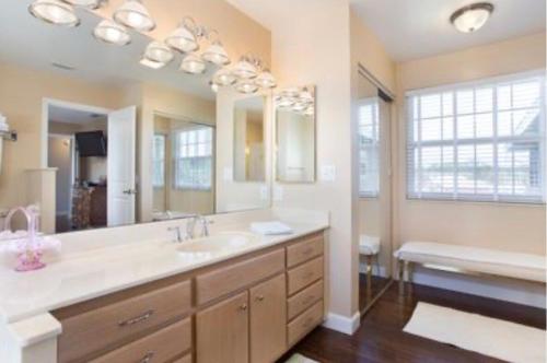 Koupelna v ubytování Peace on the River, Breathtaking Views