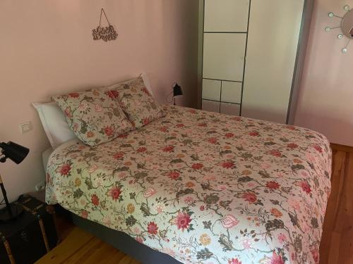 Ένα ή περισσότερα κρεβάτια σε δωμάτιο στο Domaine Labatut