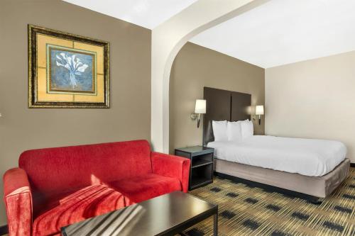 Кровать или кровати в номере Best Western Plus Heritage Inn & Suites Houston