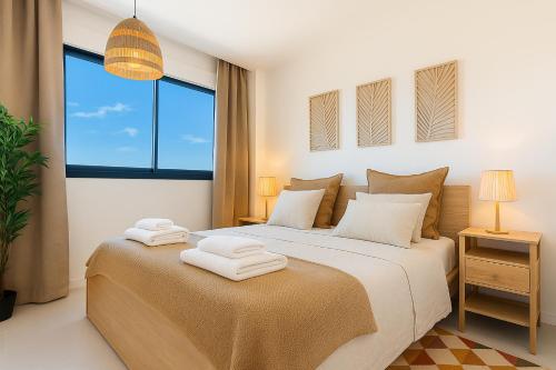 Luxury 2BR Apartment Big Terrace Pool Higuerón West