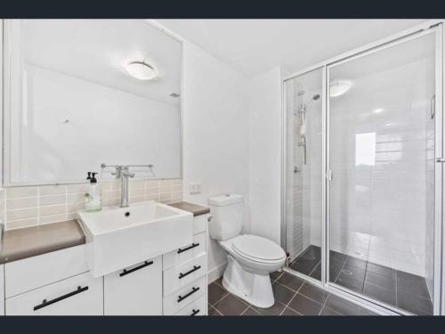 Ванная комната в 2-bedroom Apartment