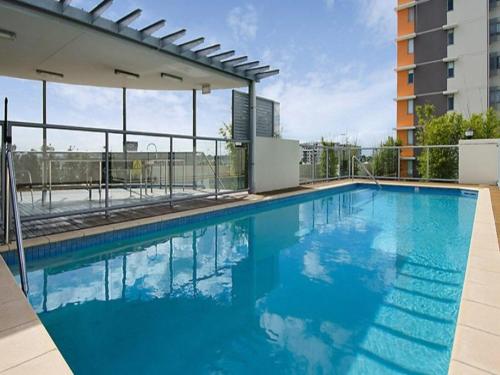 a large blue swimming pool on top of a building at 2-bedroom Apartment in Brisbane
