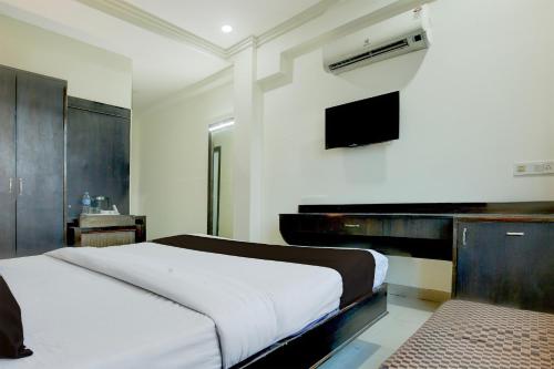 Ένα ή περισσότερα κρεβάτια σε δωμάτιο στο Dee Intercontinental