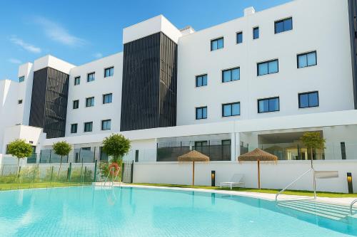 Luxury 2BR Apartment Big Terrace Pool Higuerón West