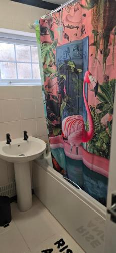 Ένα μπάνιο στο Short & Sweet