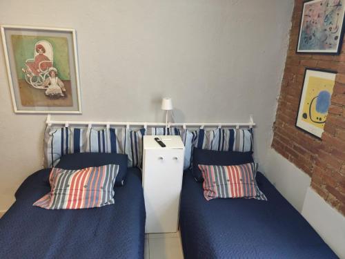 two twin beds in a room with blue sheets at Cozy house in the First Winery of São Roque in São Roque