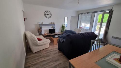 Champvans centre - Appartement calme et tout confort en plein centre du village
