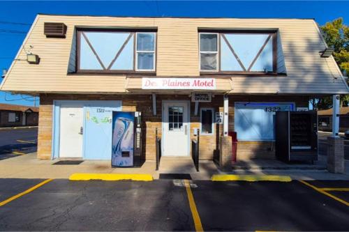 a building with a sign that reads be turbines market at Des Plaines Motel By OYO O'Hare Airport Chicago in Des Plaines