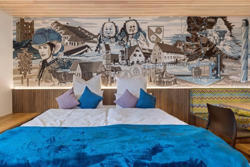 a bedroom with a bed with a painting on the wall at FeWo Holzäpfel Dunningen in Dunningen